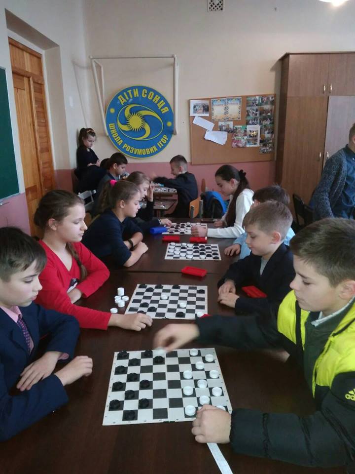 Турнір з гри «Шашки» між учнями 5 і 6 класів
